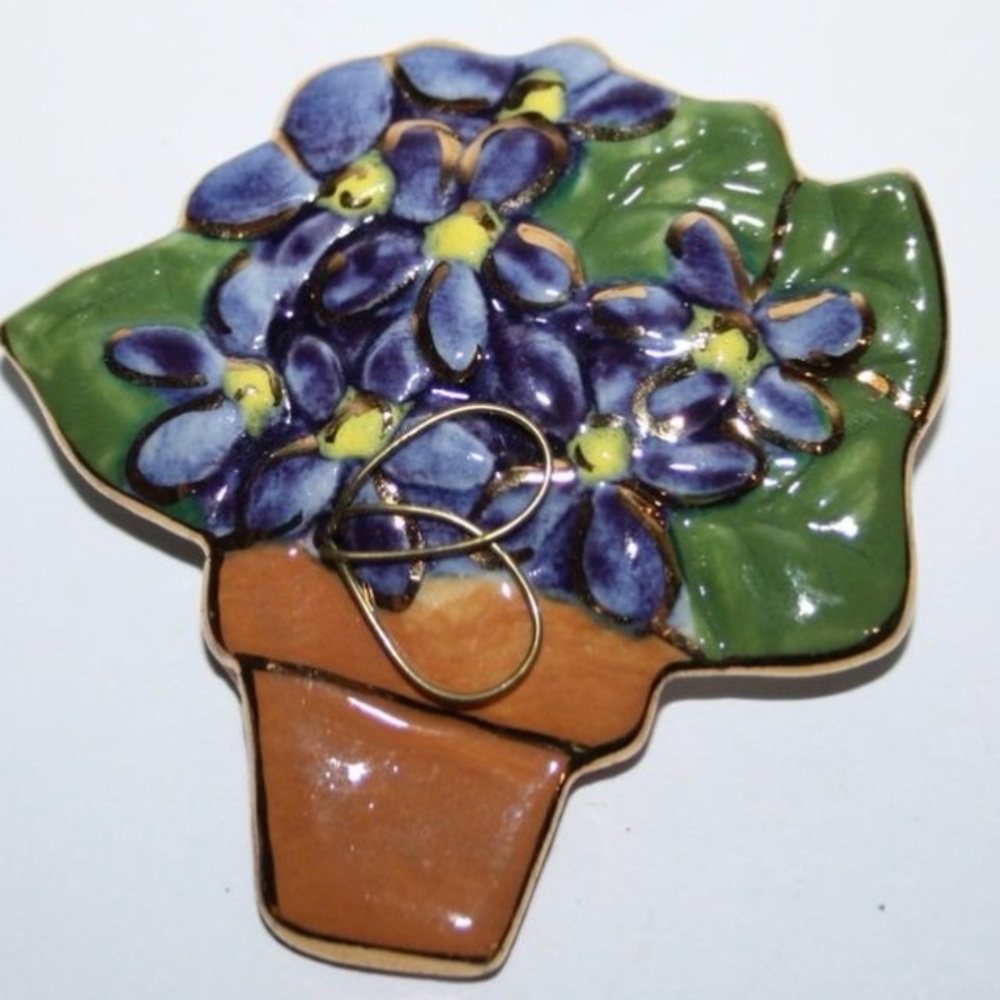 Brooch Ceramic Pot w purple African Violet flowers green gold edge metal leaf 2"